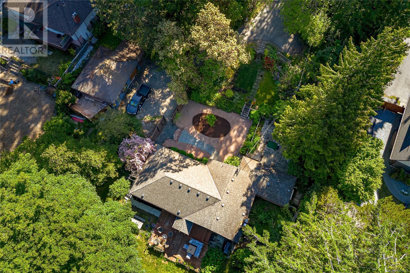  5168 Santa Clara Avenue, Saanich