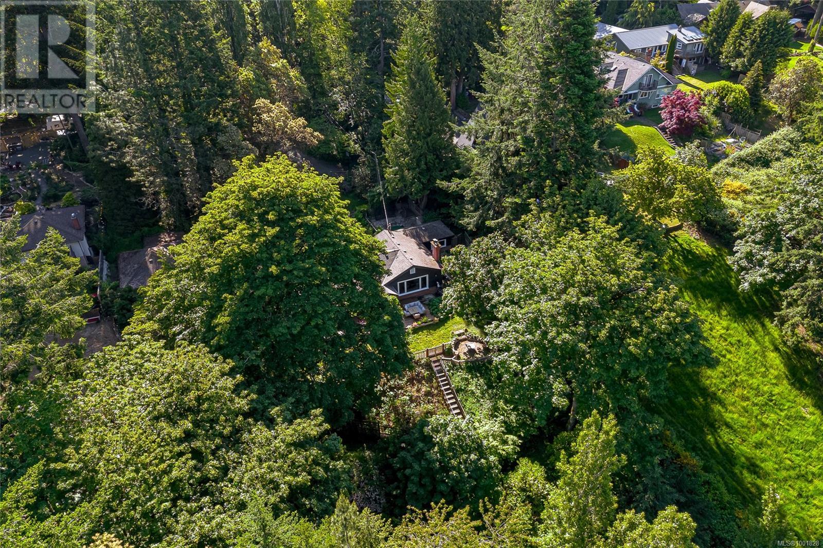  5168 Santa Clara Avenue, Saanich
