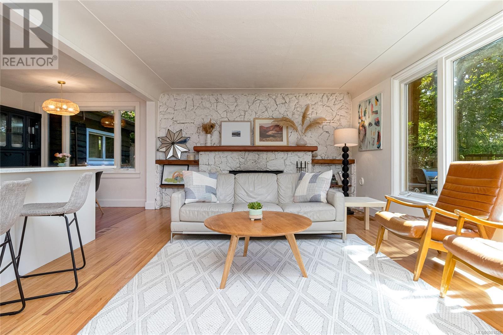  5168 Santa Clara Avenue, Saanich