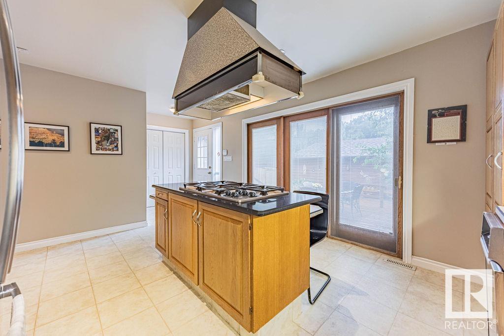 Photo 5 of 11132 65 St Nw, Edmonton AB