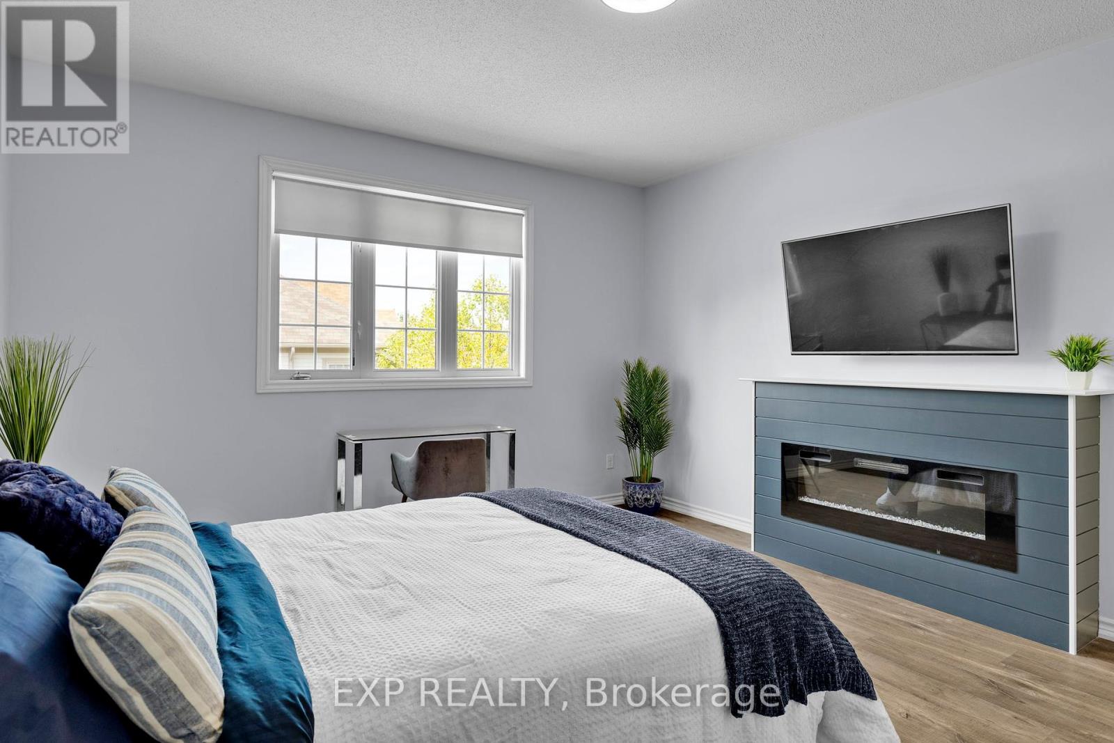 Photo 17 of 105 White Sands Way, Wasaga Beach ON