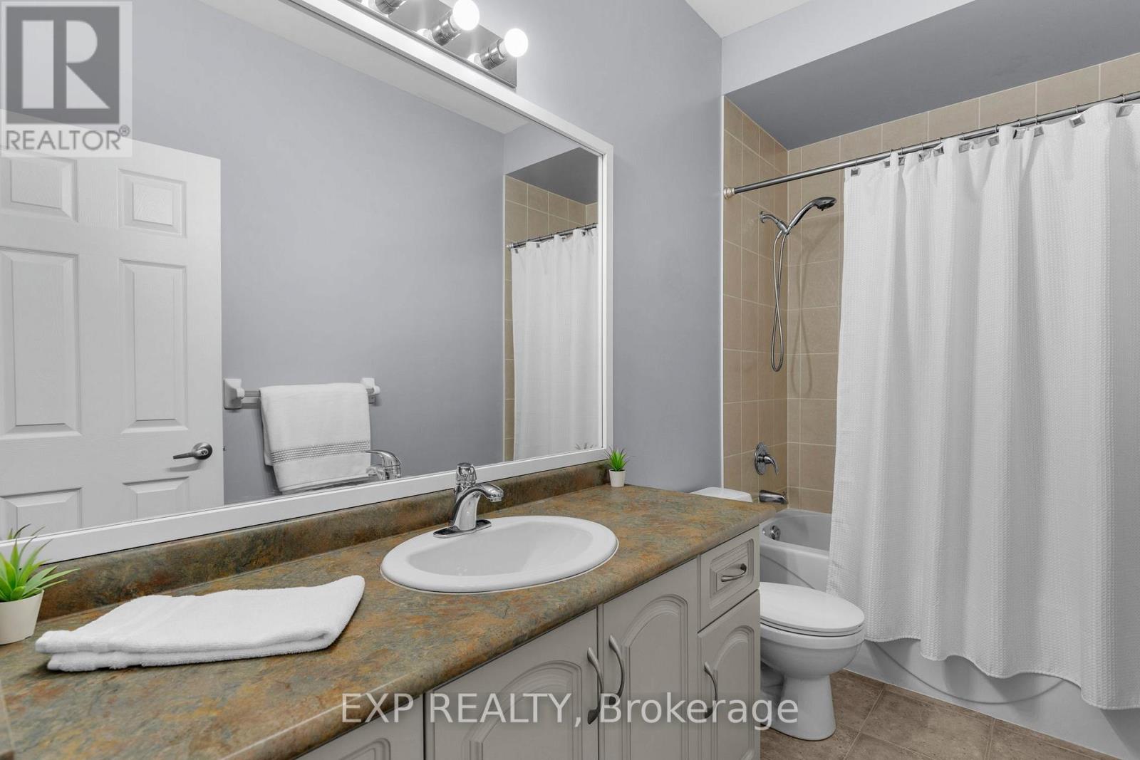 Photo 18 of 105 White Sands Way, Wasaga Beach ON