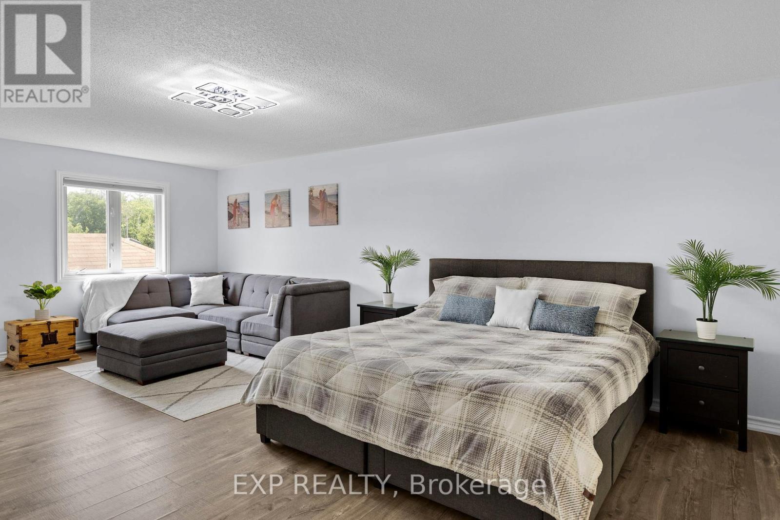 Photo 23 of 105 White Sands Way, Wasaga Beach ON