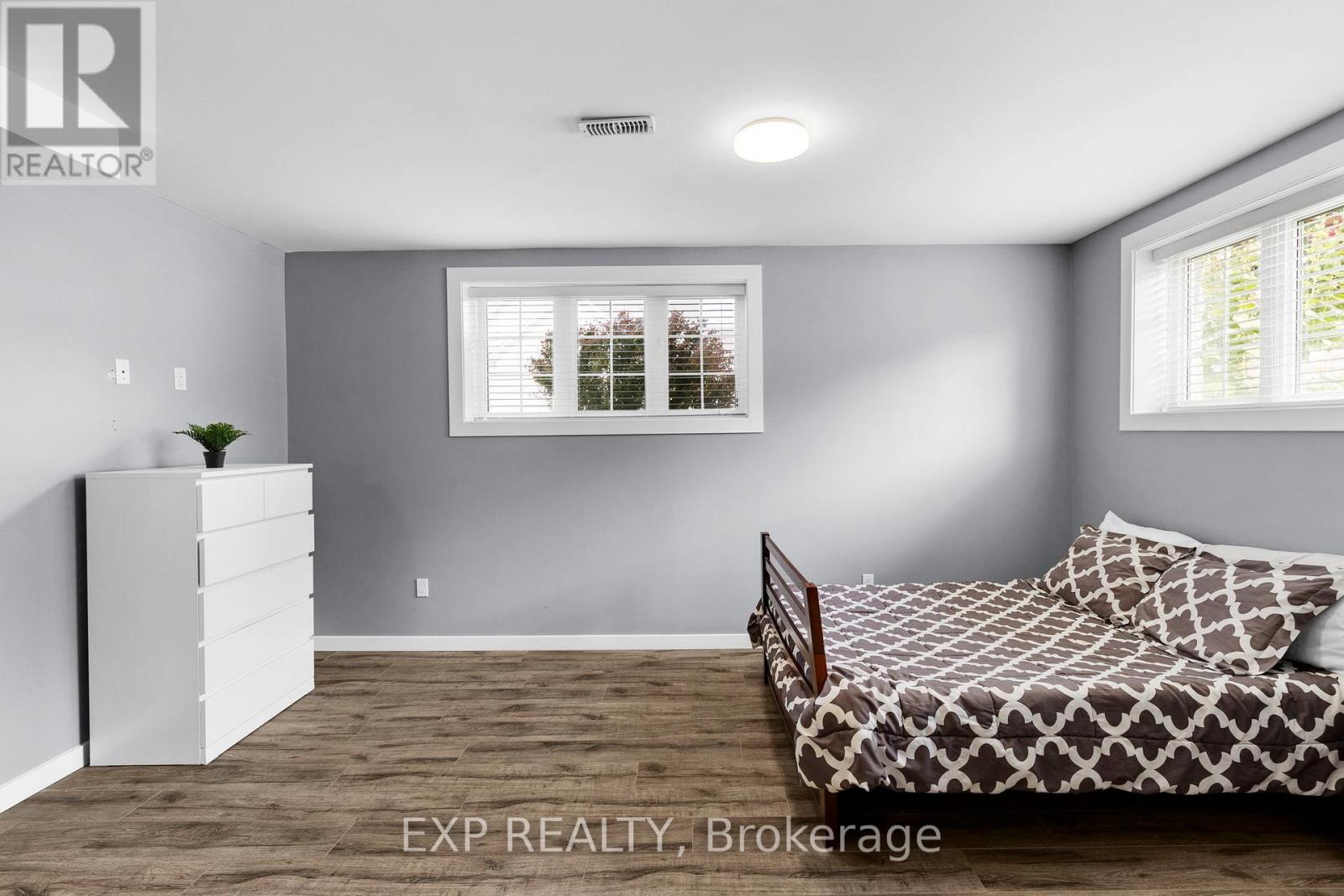 Photo 28 of 105 White Sands Way, Wasaga Beach ON