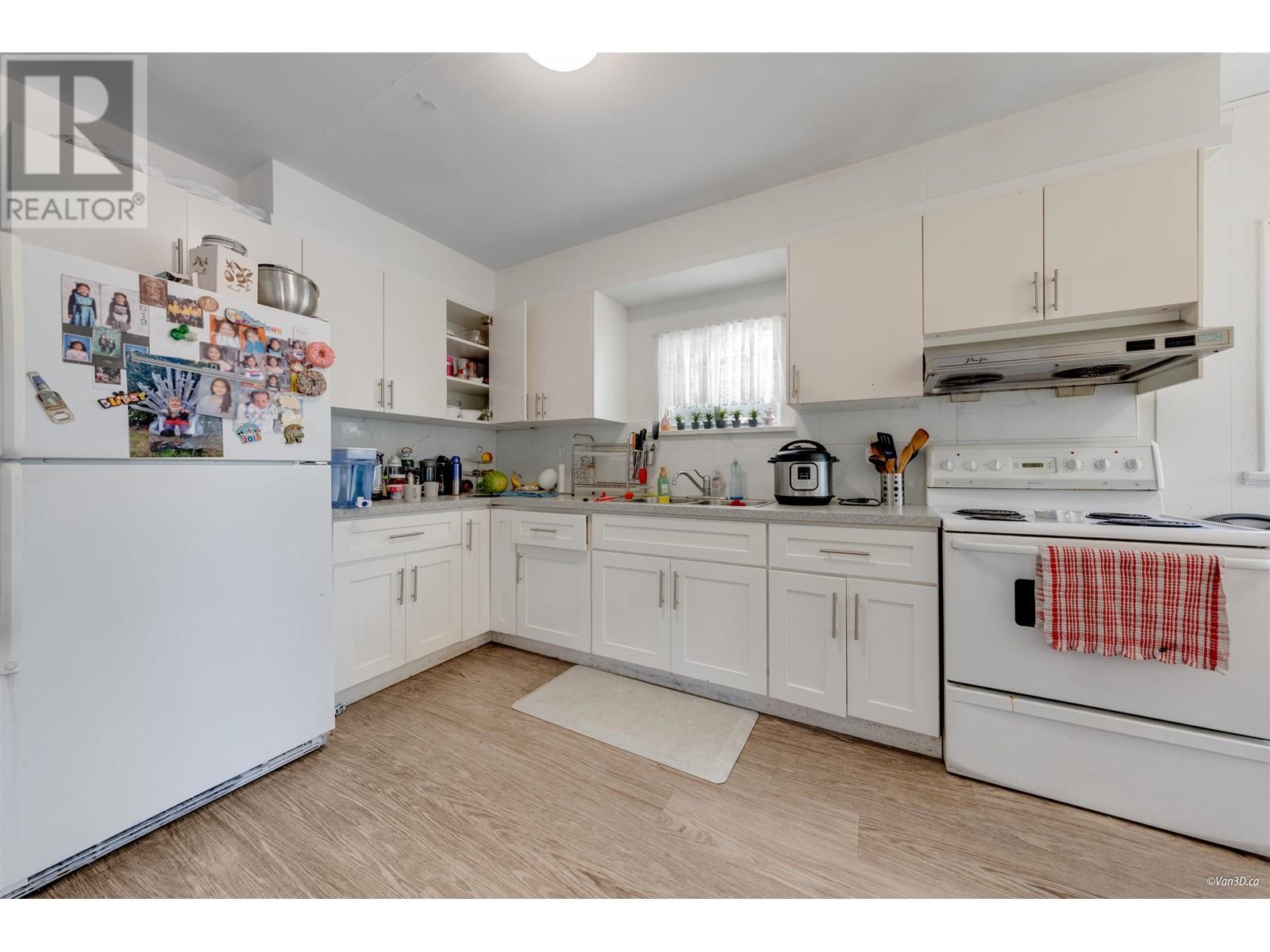 Photo 3 of 1225 E 61st Avenue, Vancouver BC