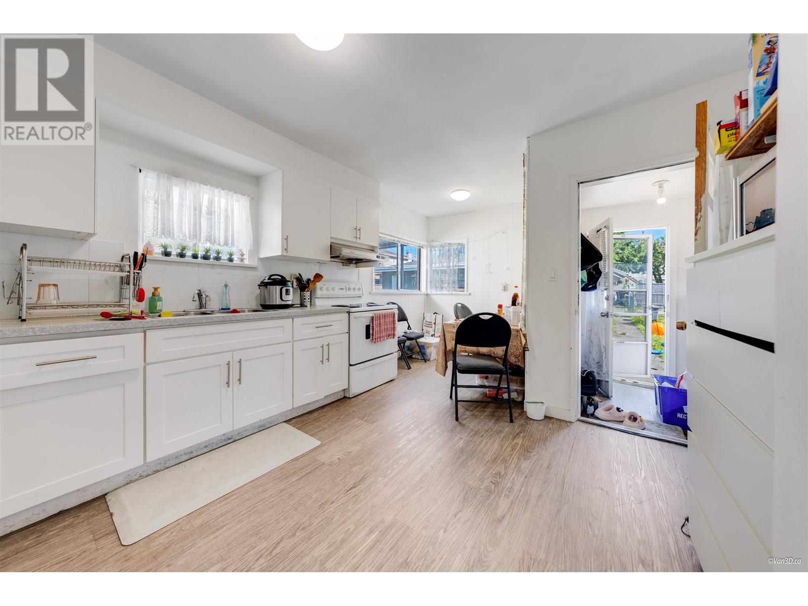 Photo 10 of 1225 E 61st Avenue, Vancouver BC