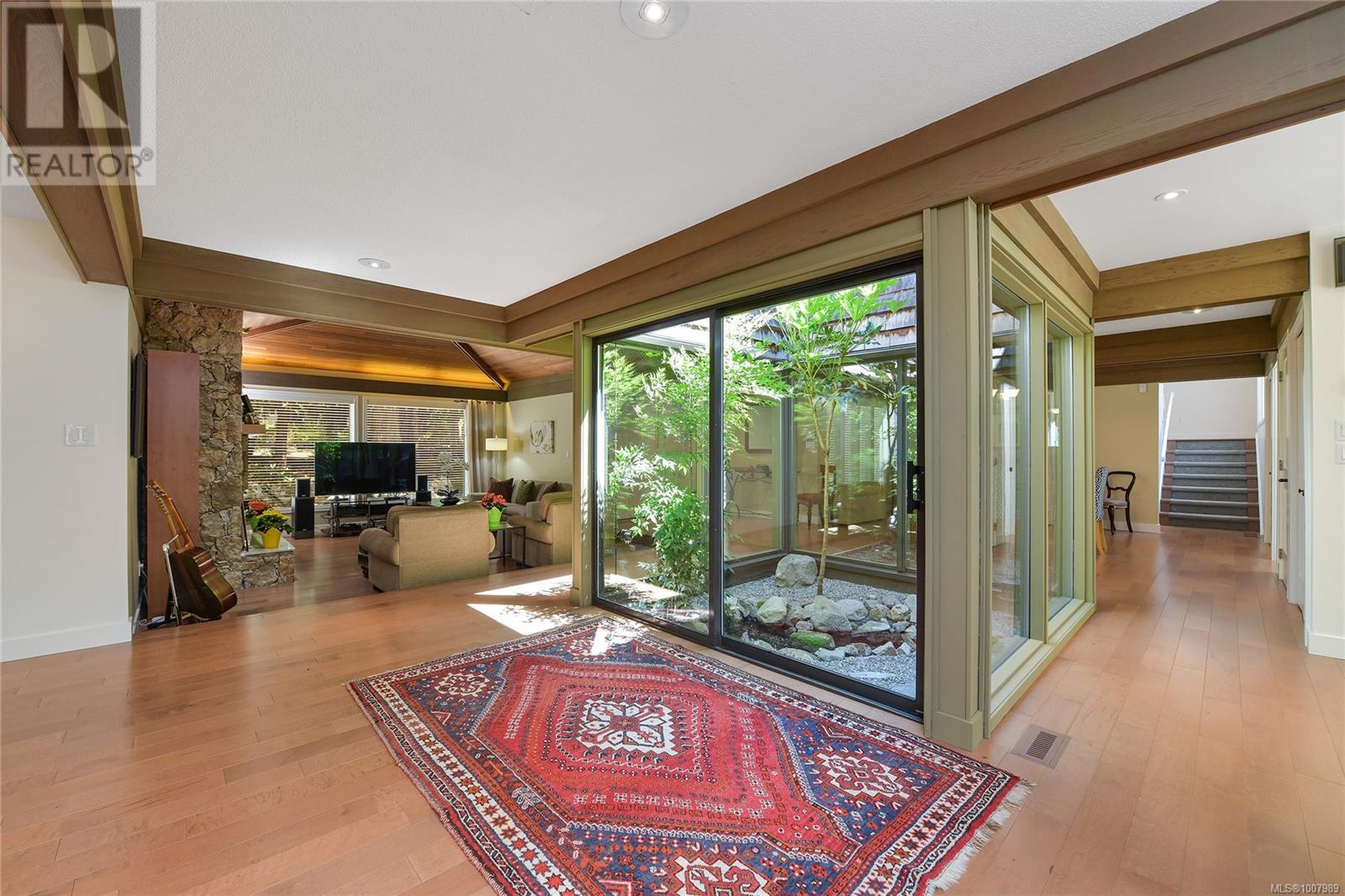 821 Dalkeith Ave, North Saanich