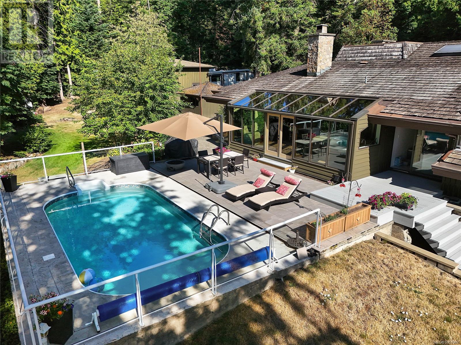 821 Dalkeith Ave, North Saanich