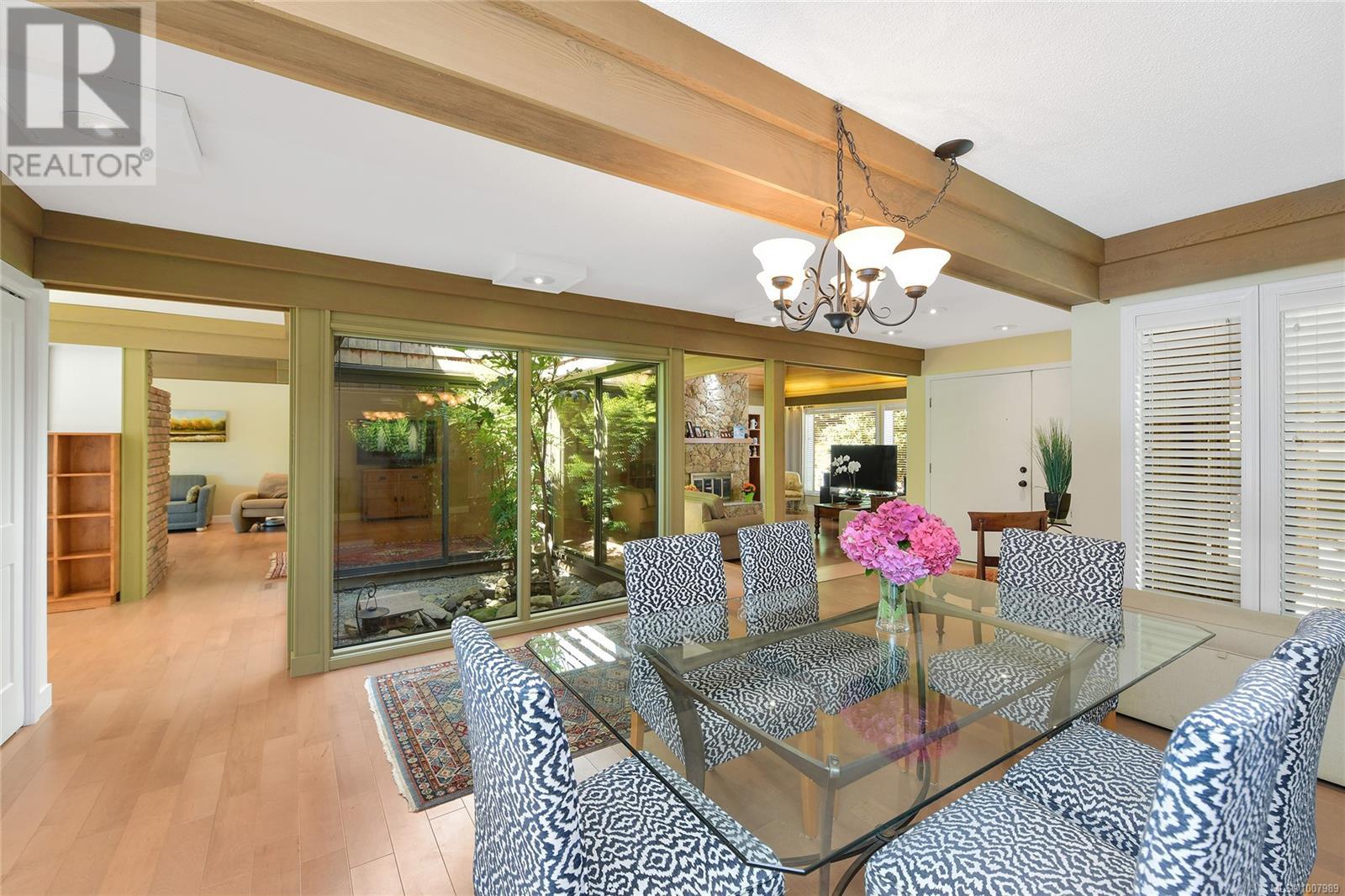 821 Dalkeith Ave, North Saanich