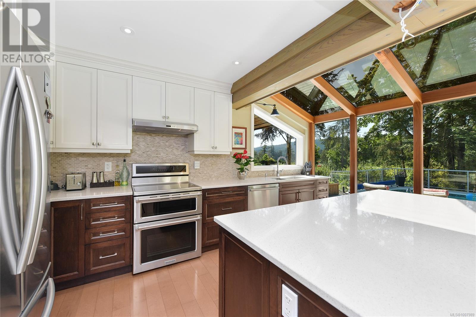 821 Dalkeith Ave, North Saanich