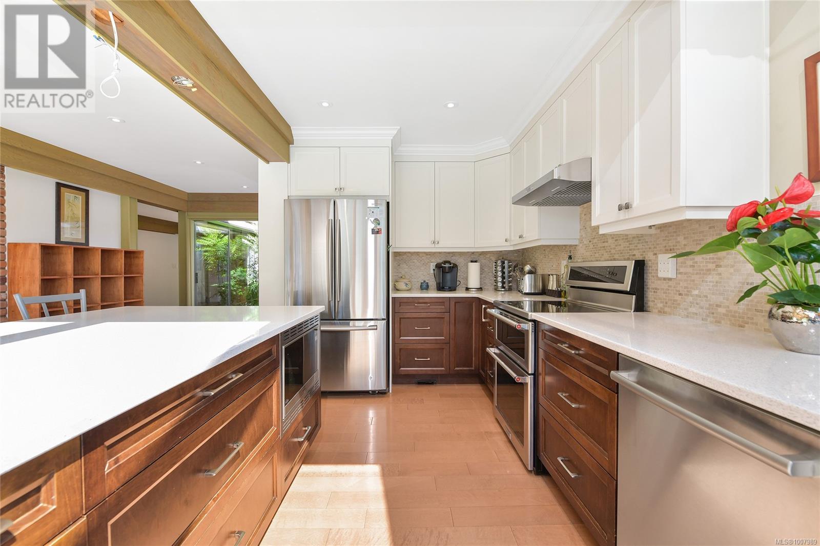 821 Dalkeith Ave, North Saanich