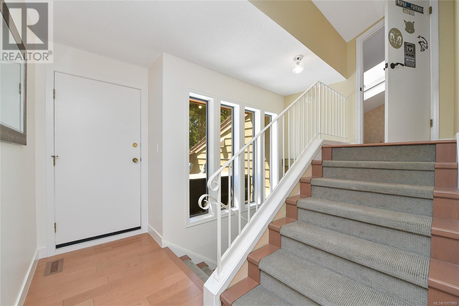 821 Dalkeith Ave, North Saanich
