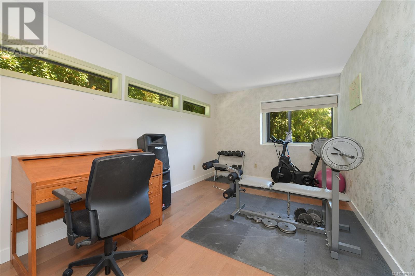 821 Dalkeith Ave, North Saanich