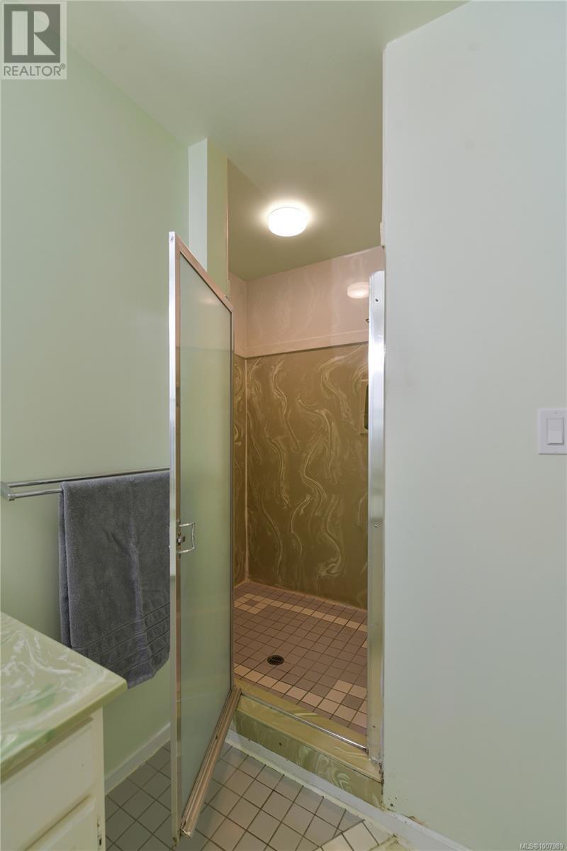 821 Dalkeith Ave, North Saanich