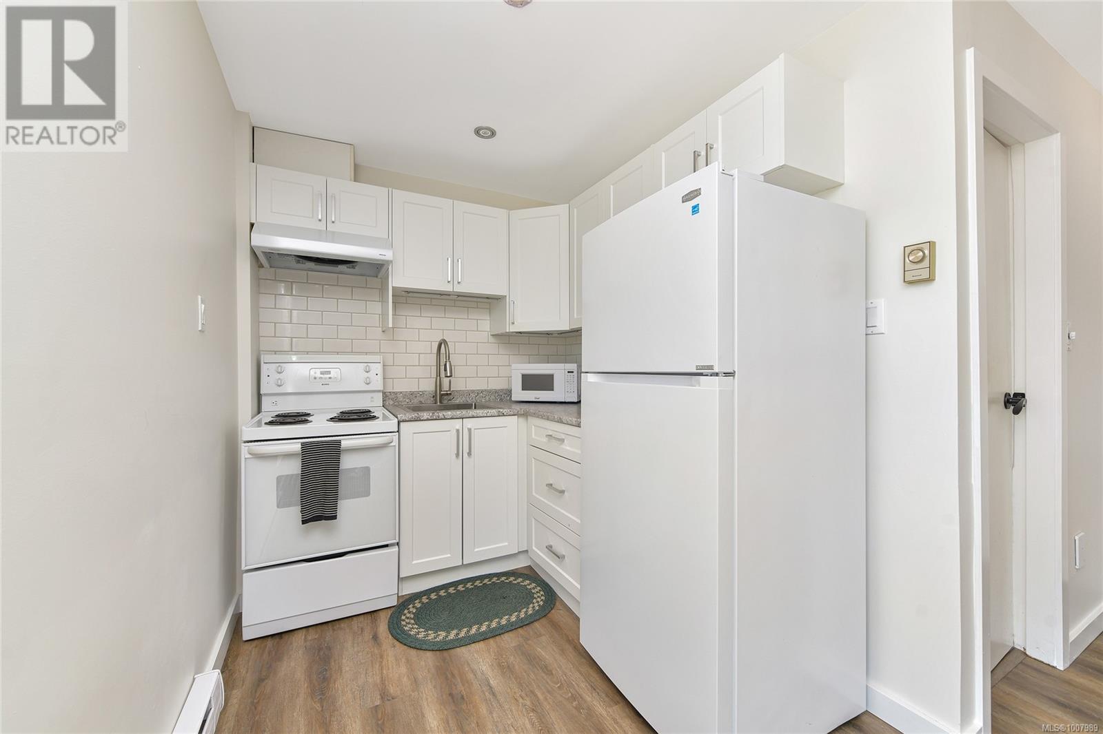 821 Dalkeith Ave, North Saanich