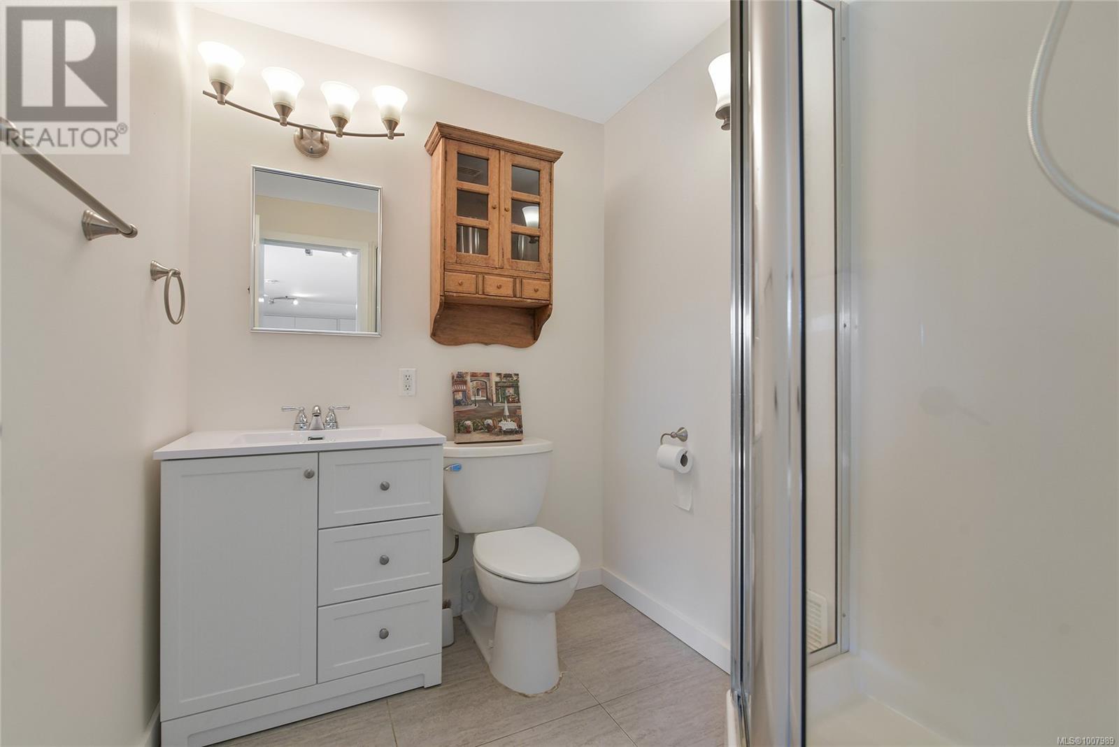 821 Dalkeith Ave, North Saanich