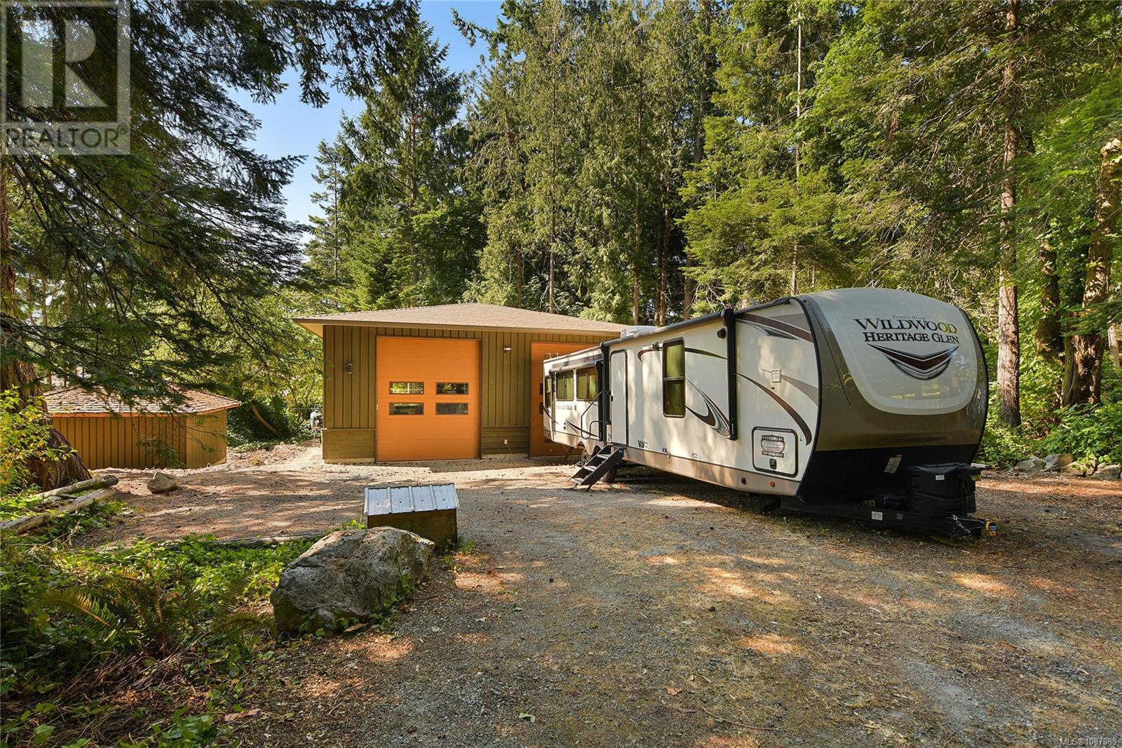 821 Dalkeith Ave, North Saanich