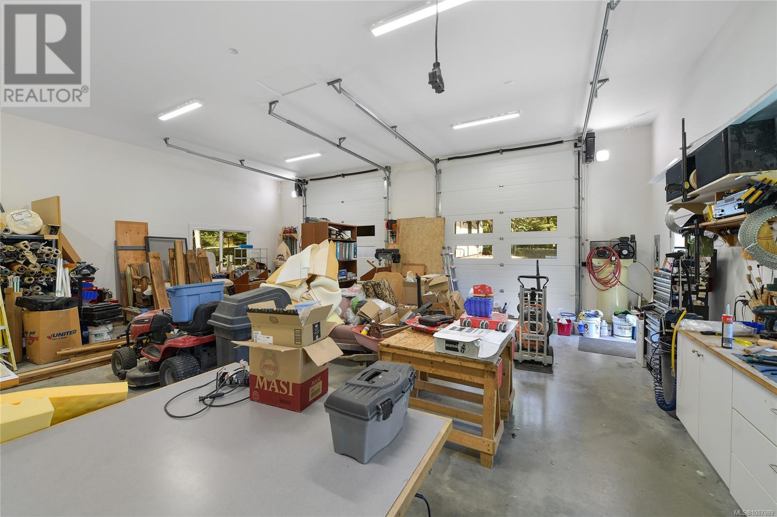 821 Dalkeith Ave, North Saanich