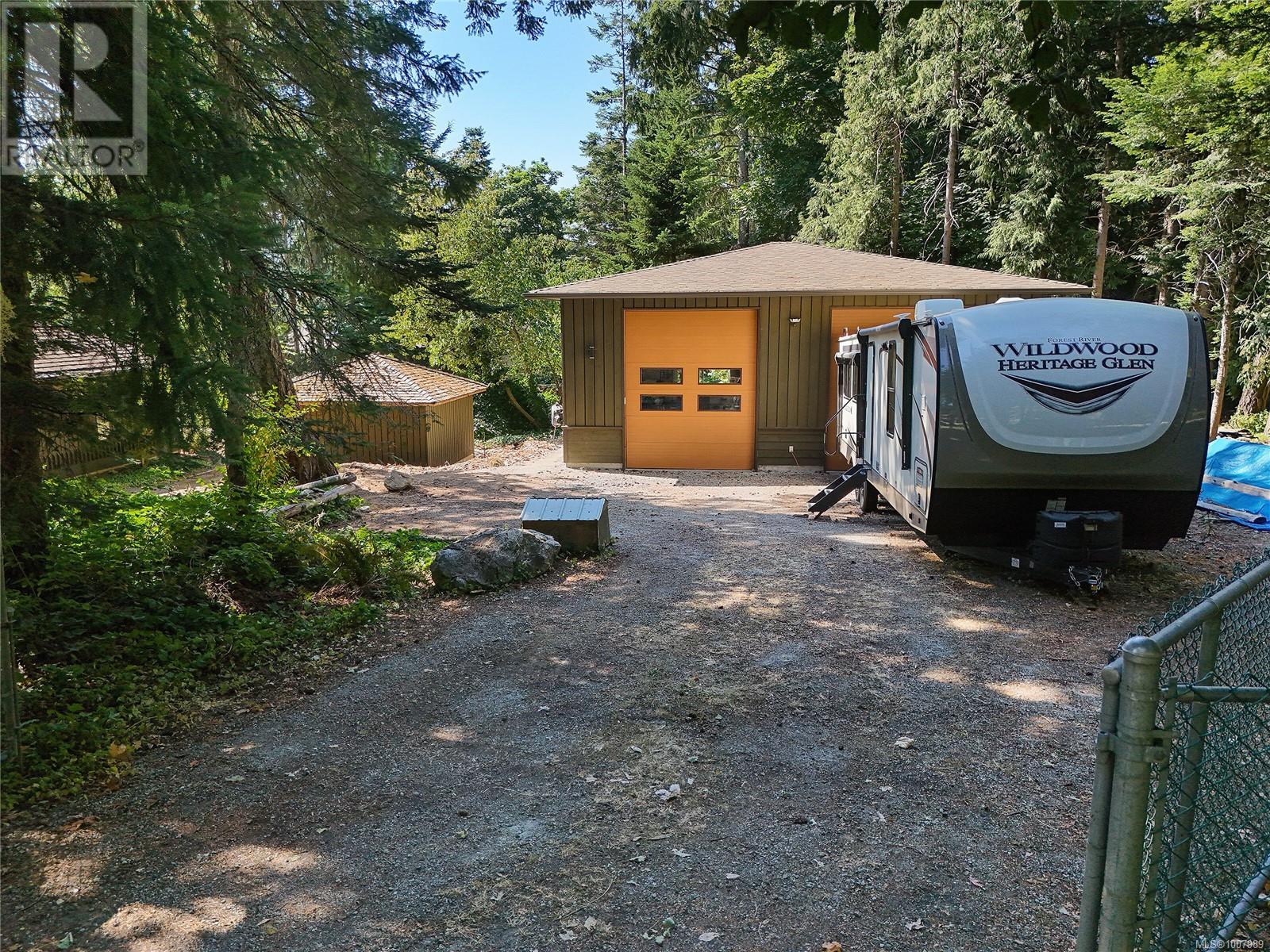 821 Dalkeith Ave, North Saanich