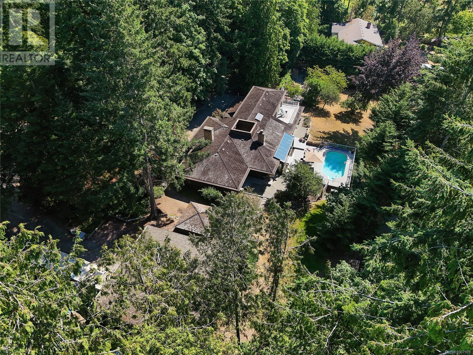 821 Dalkeith Ave, North Saanich