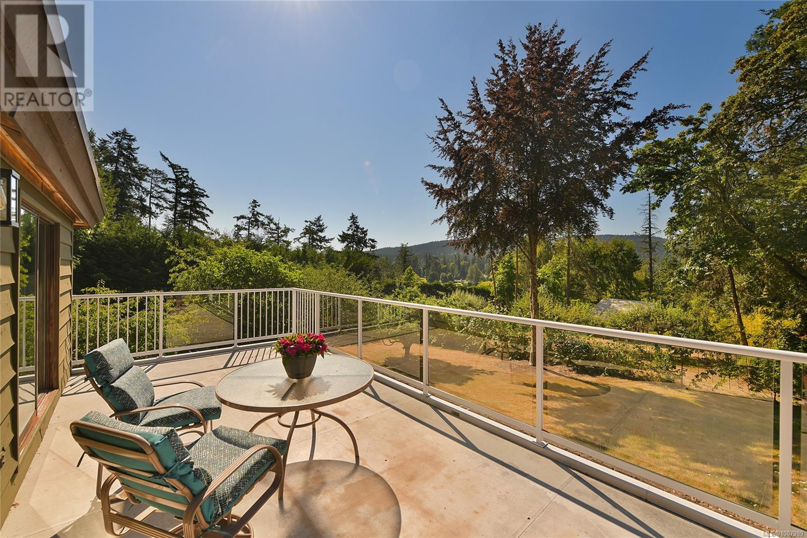 821 Dalkeith Ave, North Saanich