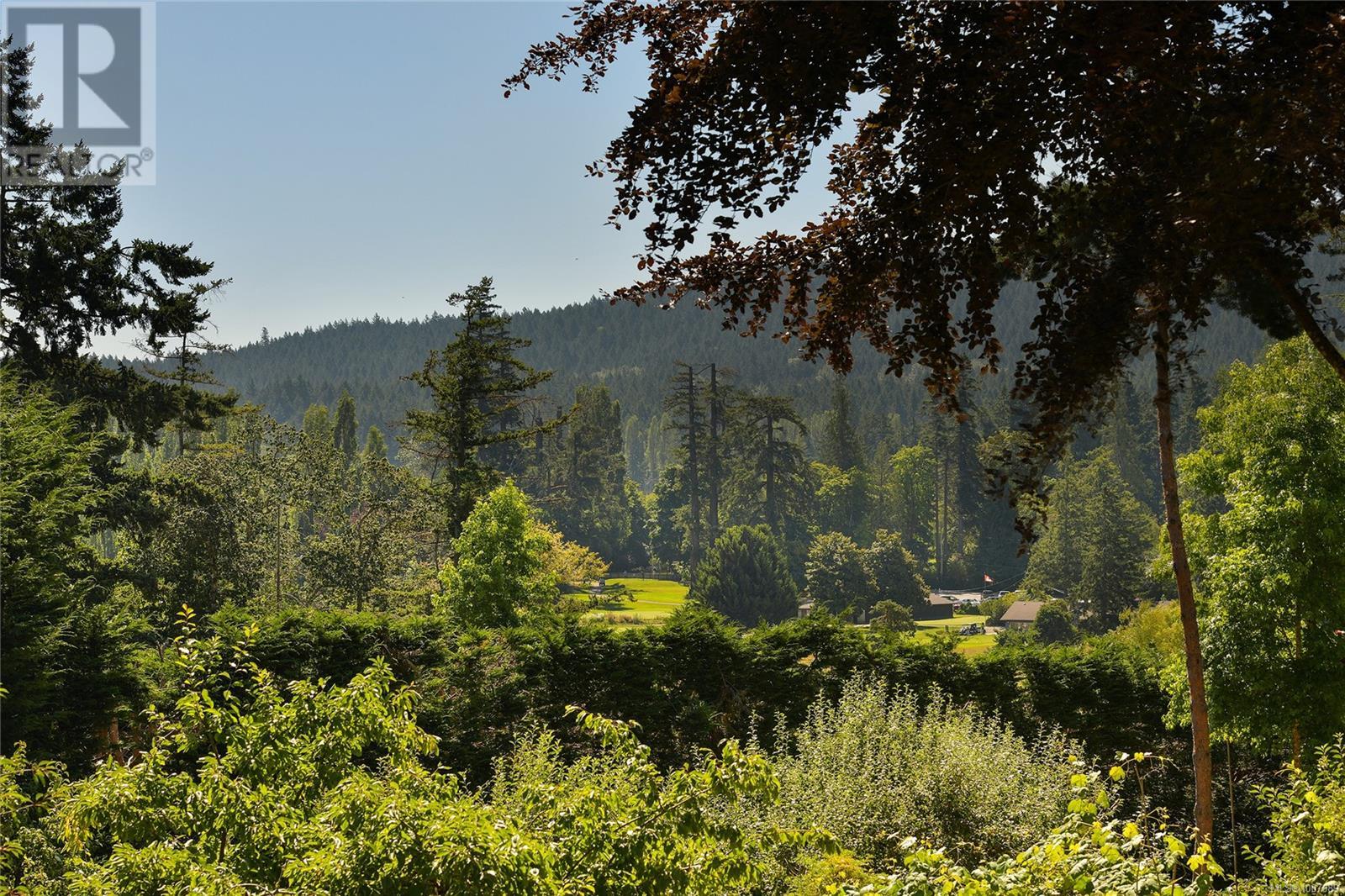 821 Dalkeith Ave, North Saanich