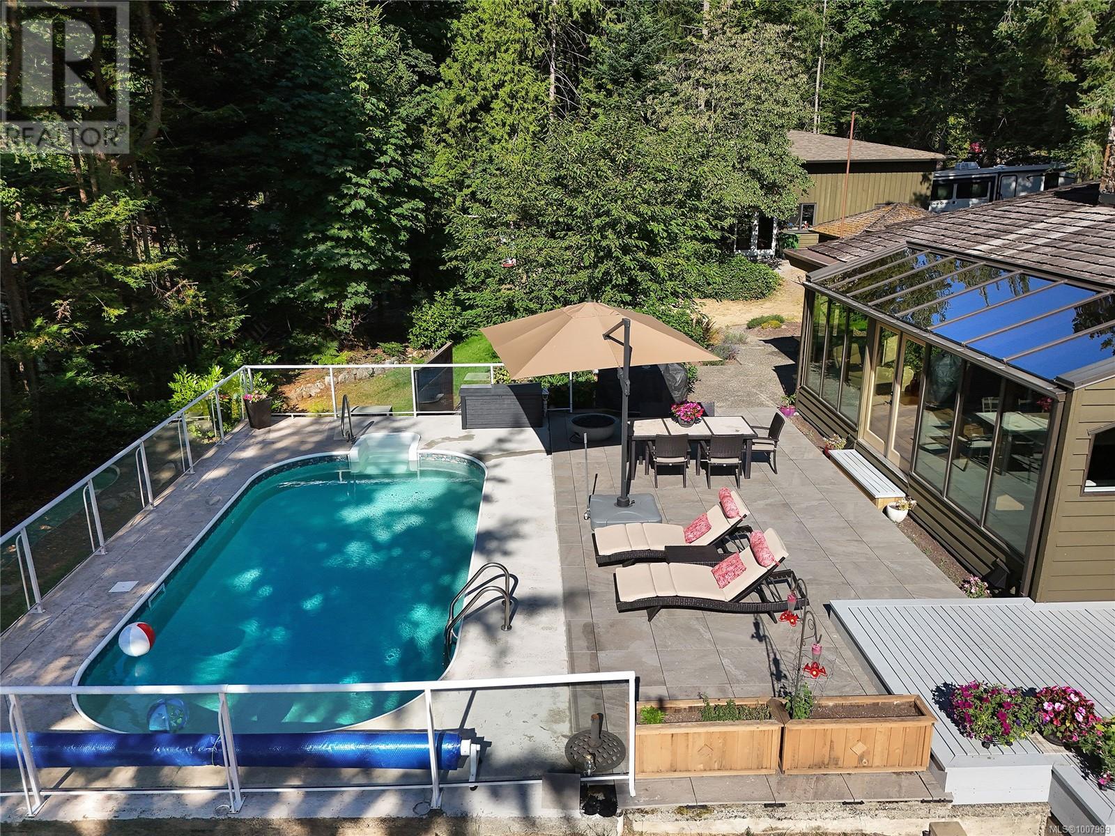 821 Dalkeith Ave, North Saanich