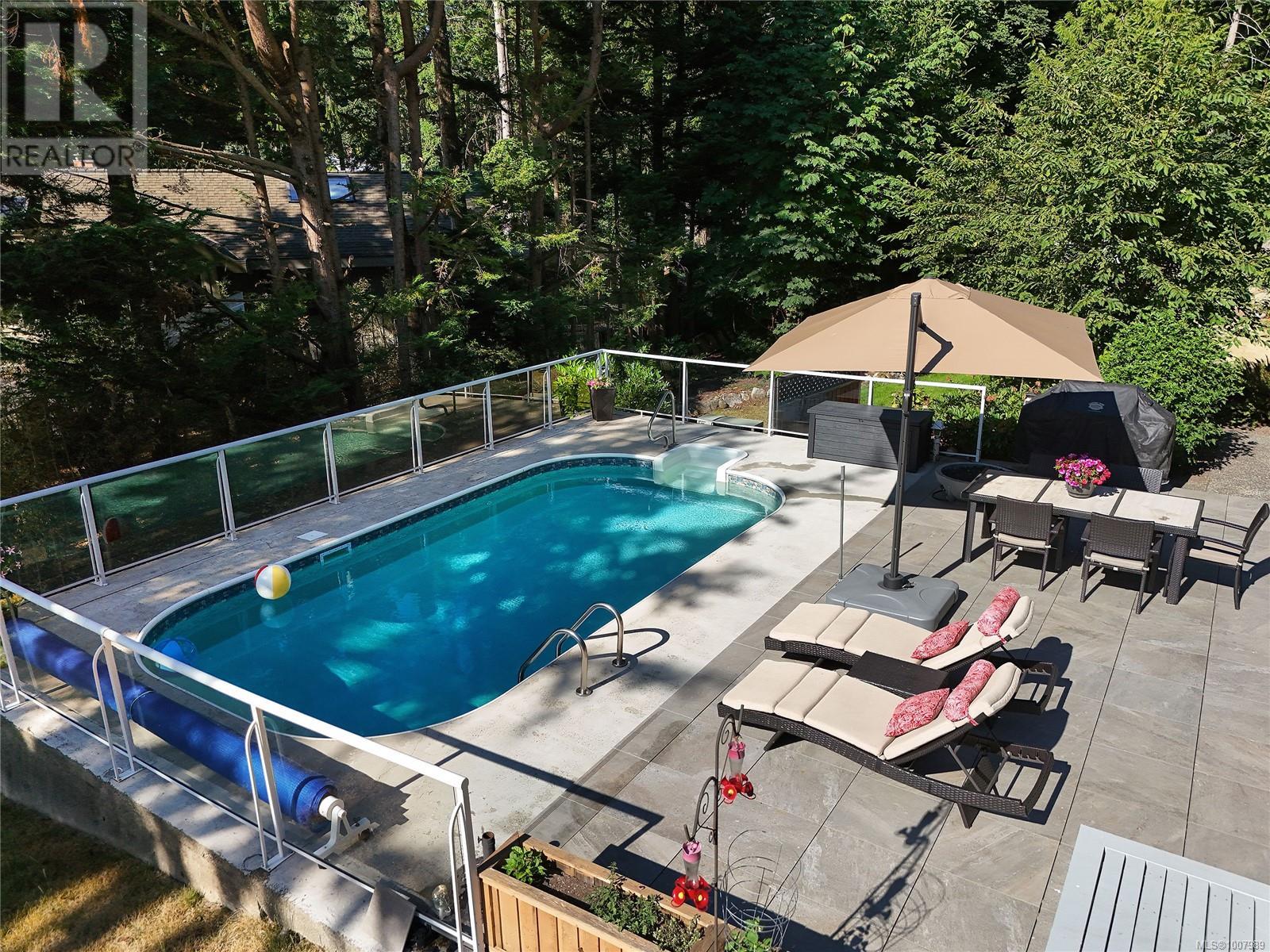 821 Dalkeith Ave, North Saanich