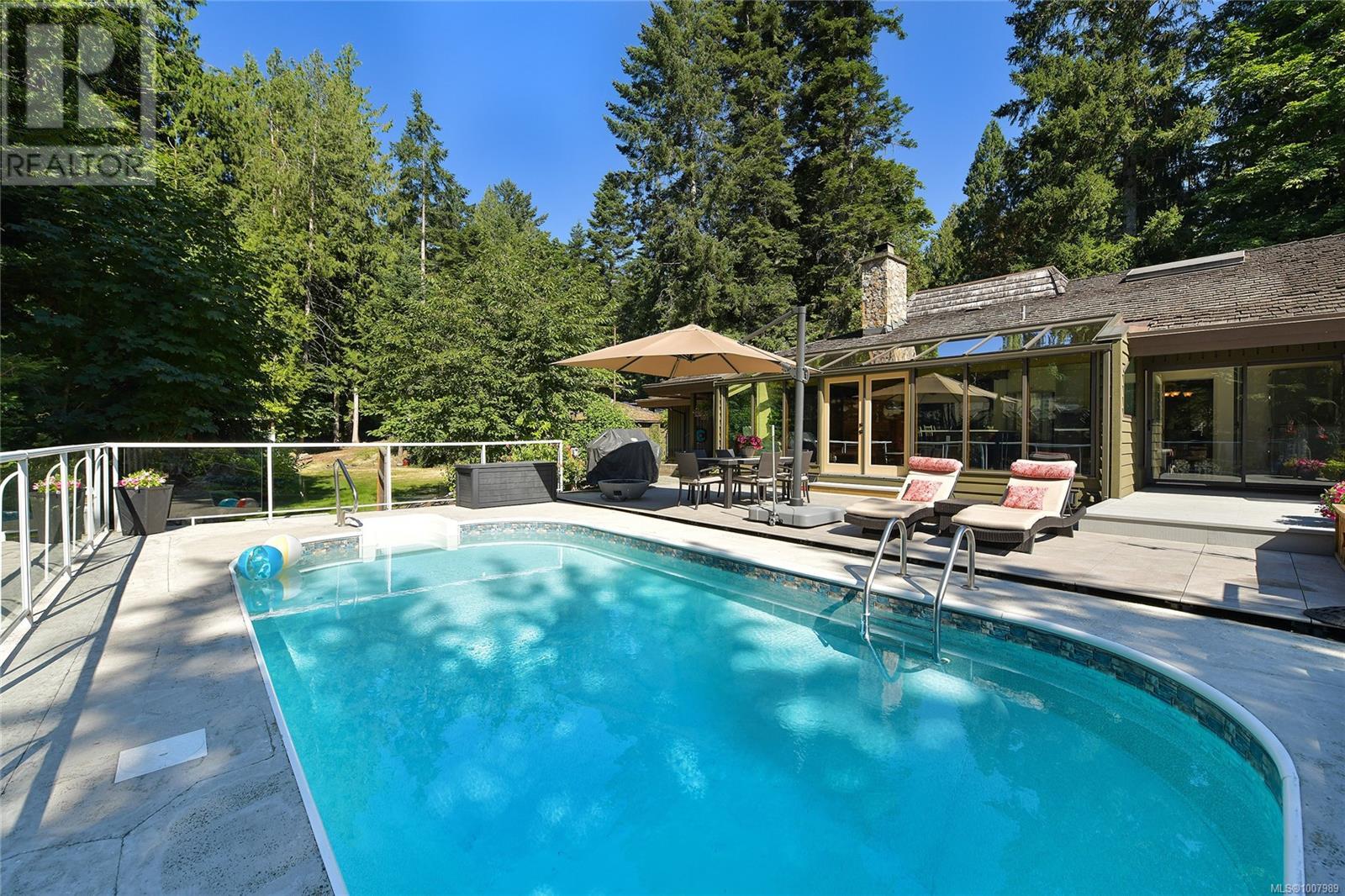 821 Dalkeith Ave, North Saanich