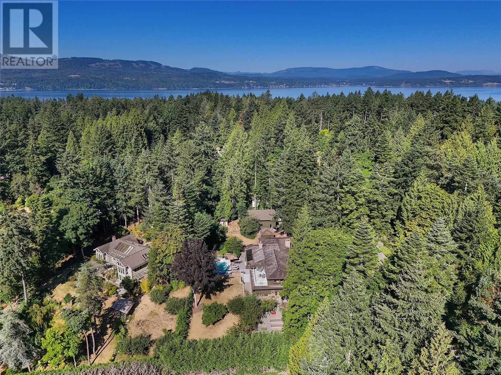 821 Dalkeith Ave, North Saanich