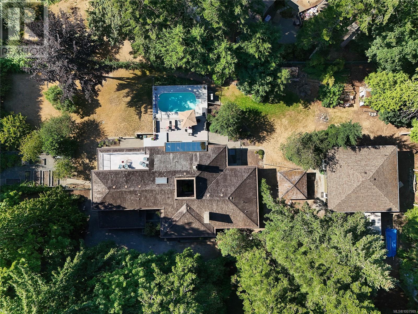 821 Dalkeith Ave, North Saanich