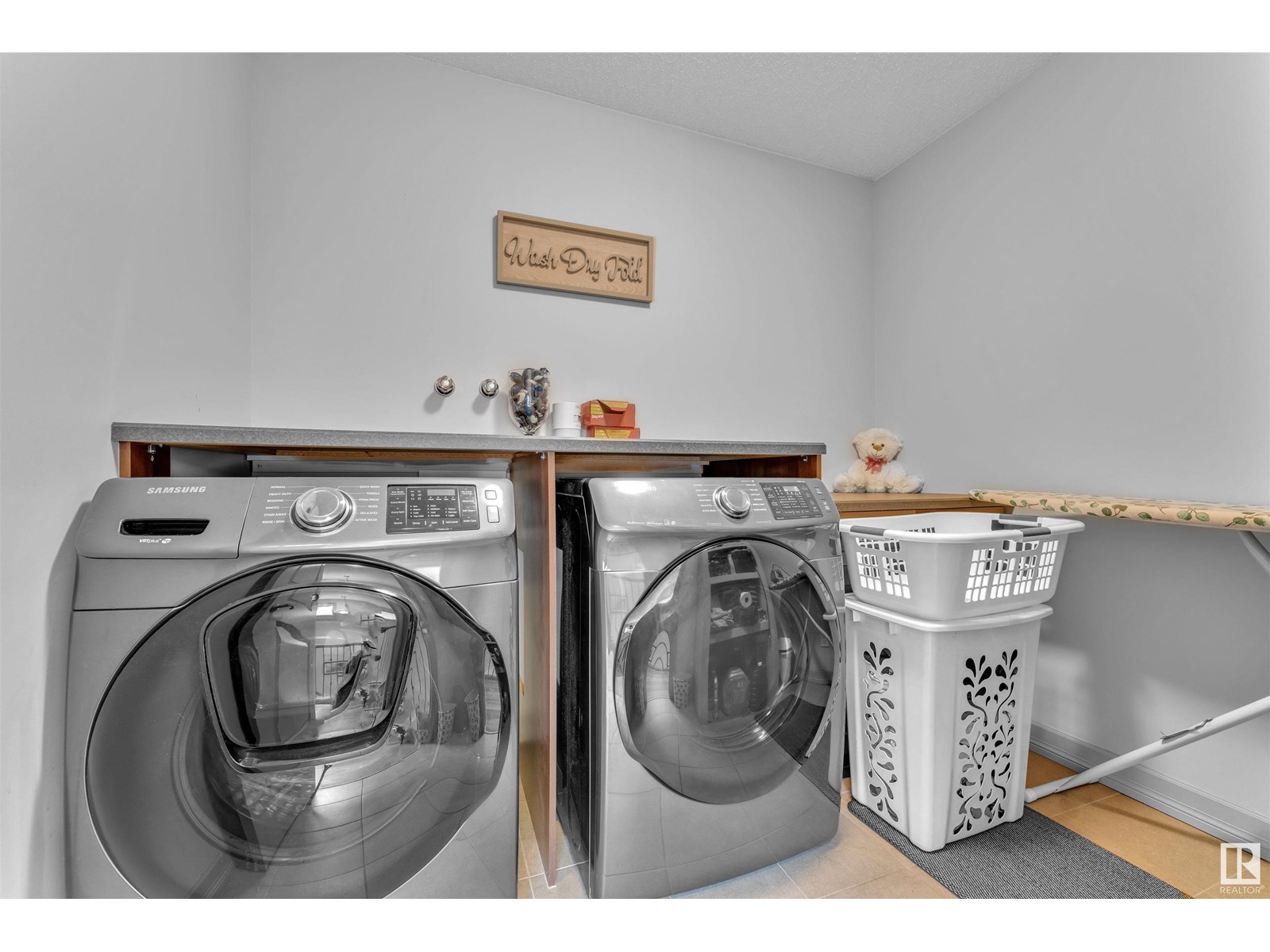 Photo 9 of 4012 6 Av Sw, Edmonton AB