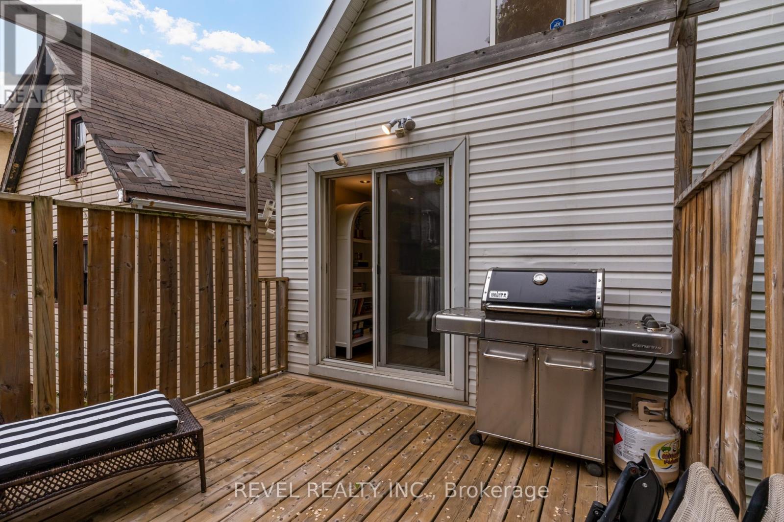 Photo 21 of 140 Sanford Avenue N, Hamilton ON