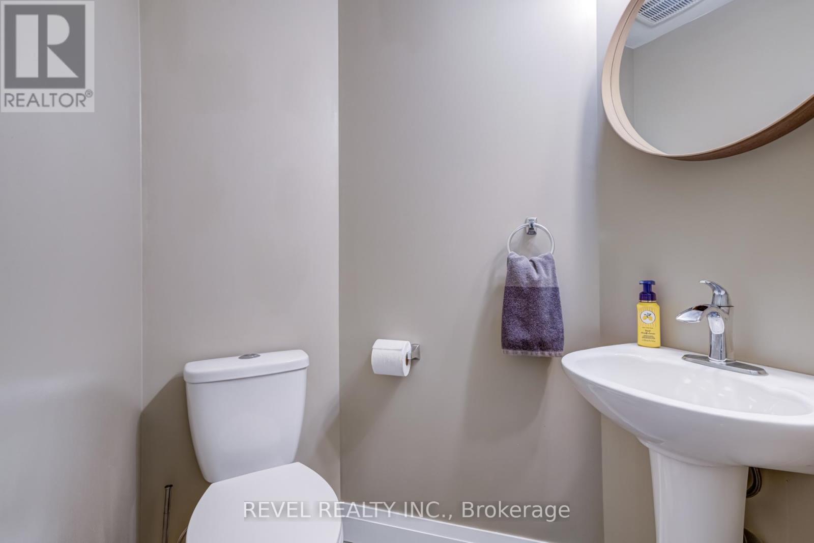 Photo 13 of 140 Sanford Avenue N, Hamilton ON