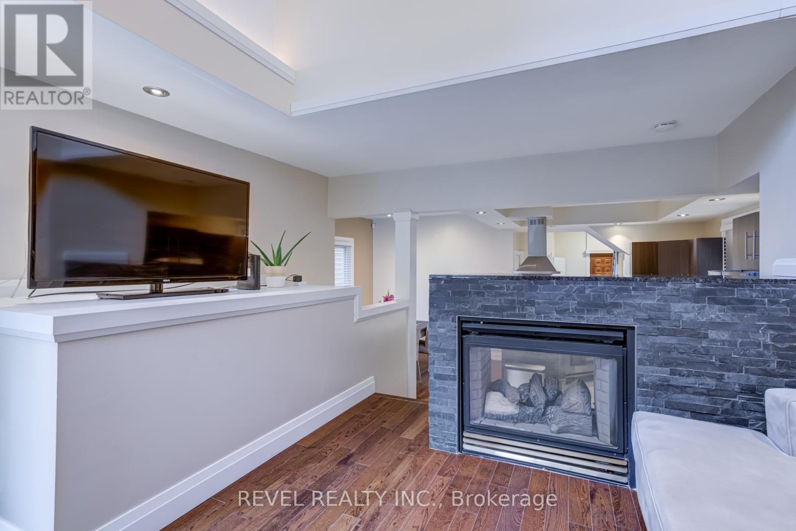 Photo 35 of 140 Sanford Avenue N, Hamilton ON