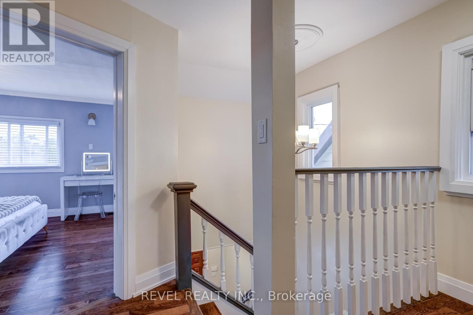 Photo 23 of 140 Sanford Avenue N, Hamilton ON