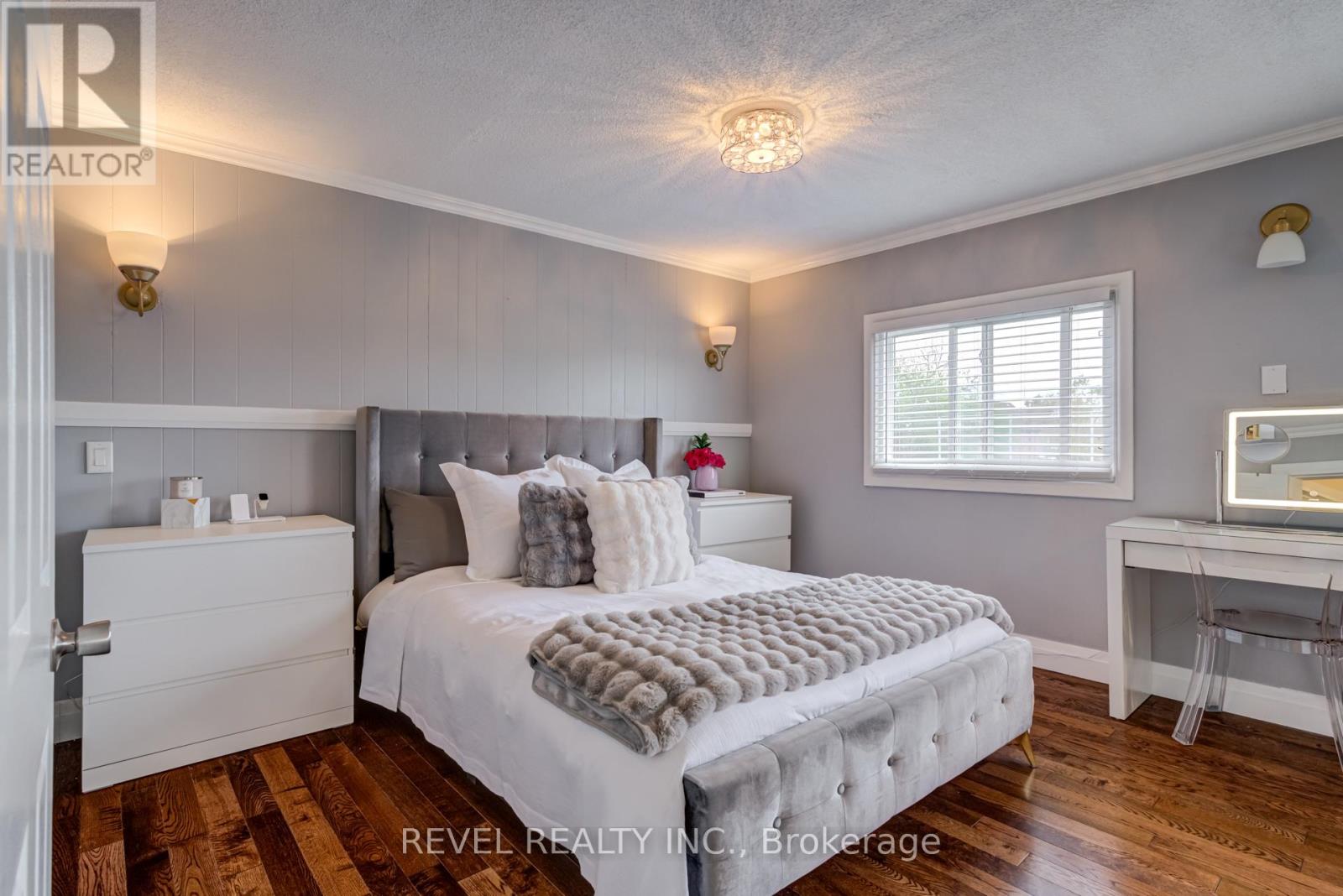 Photo 15 of 140 Sanford Avenue N, Hamilton ON