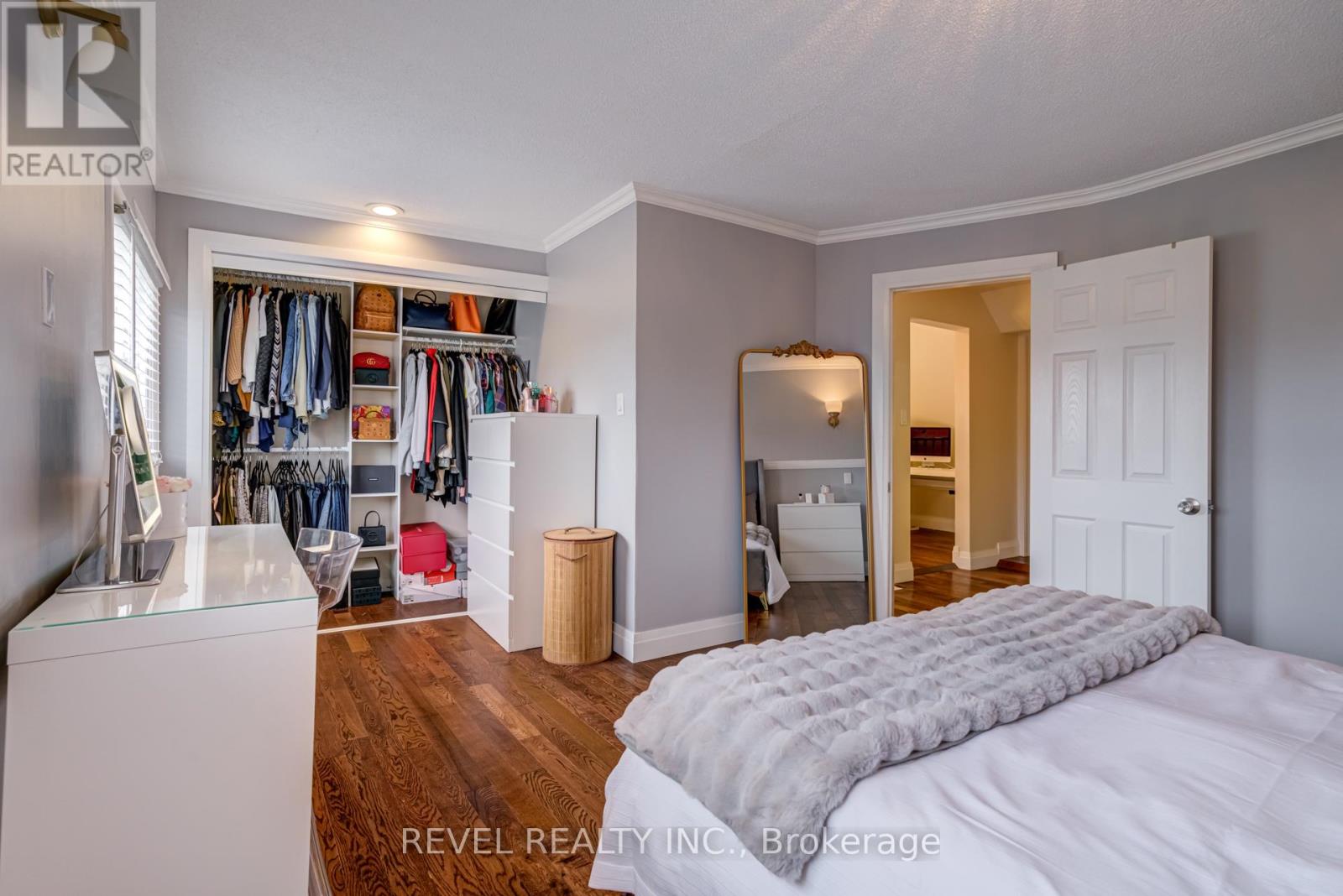 Photo 25 of 140 Sanford Avenue N, Hamilton ON