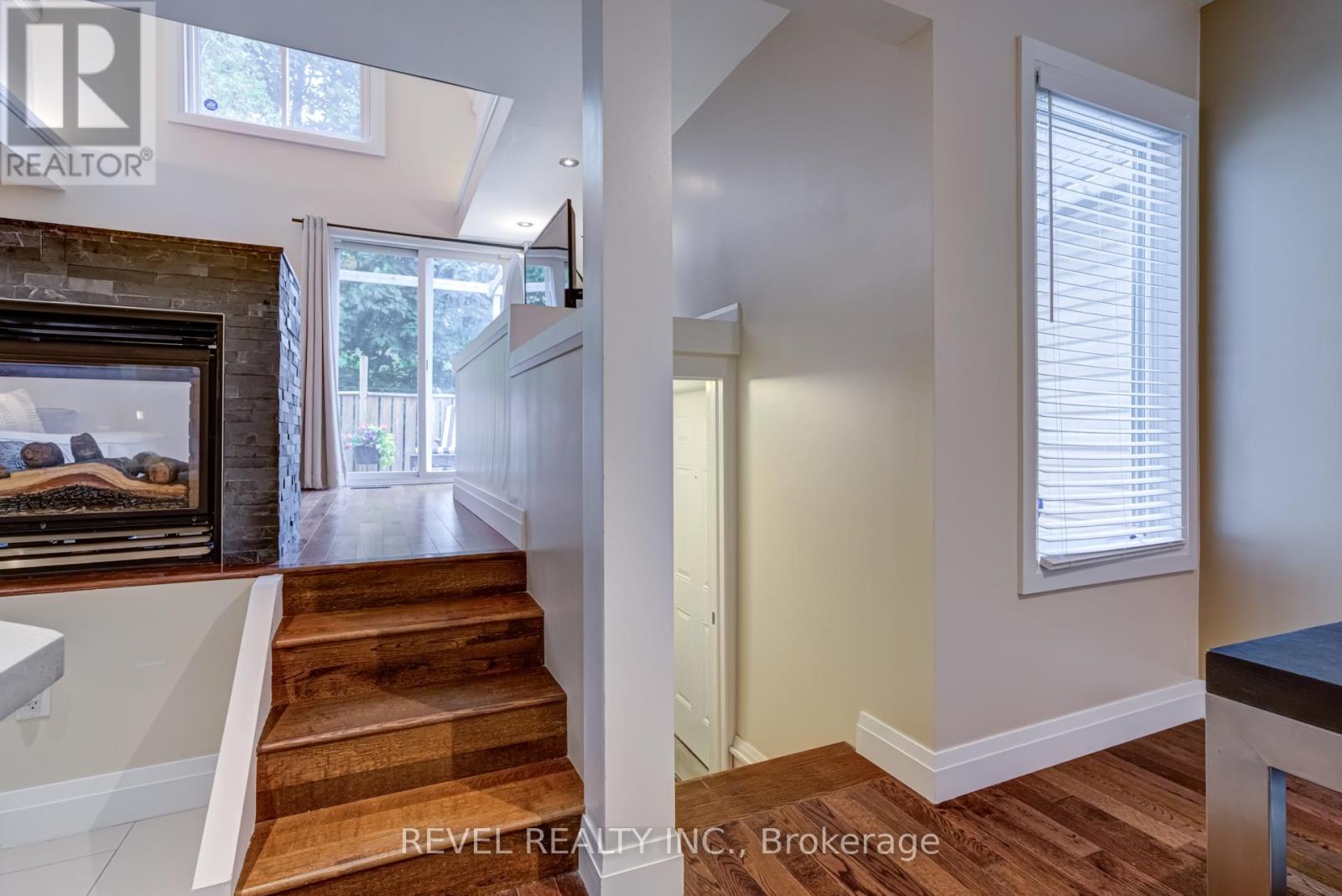 Photo 39 of 140 Sanford Avenue N, Hamilton ON