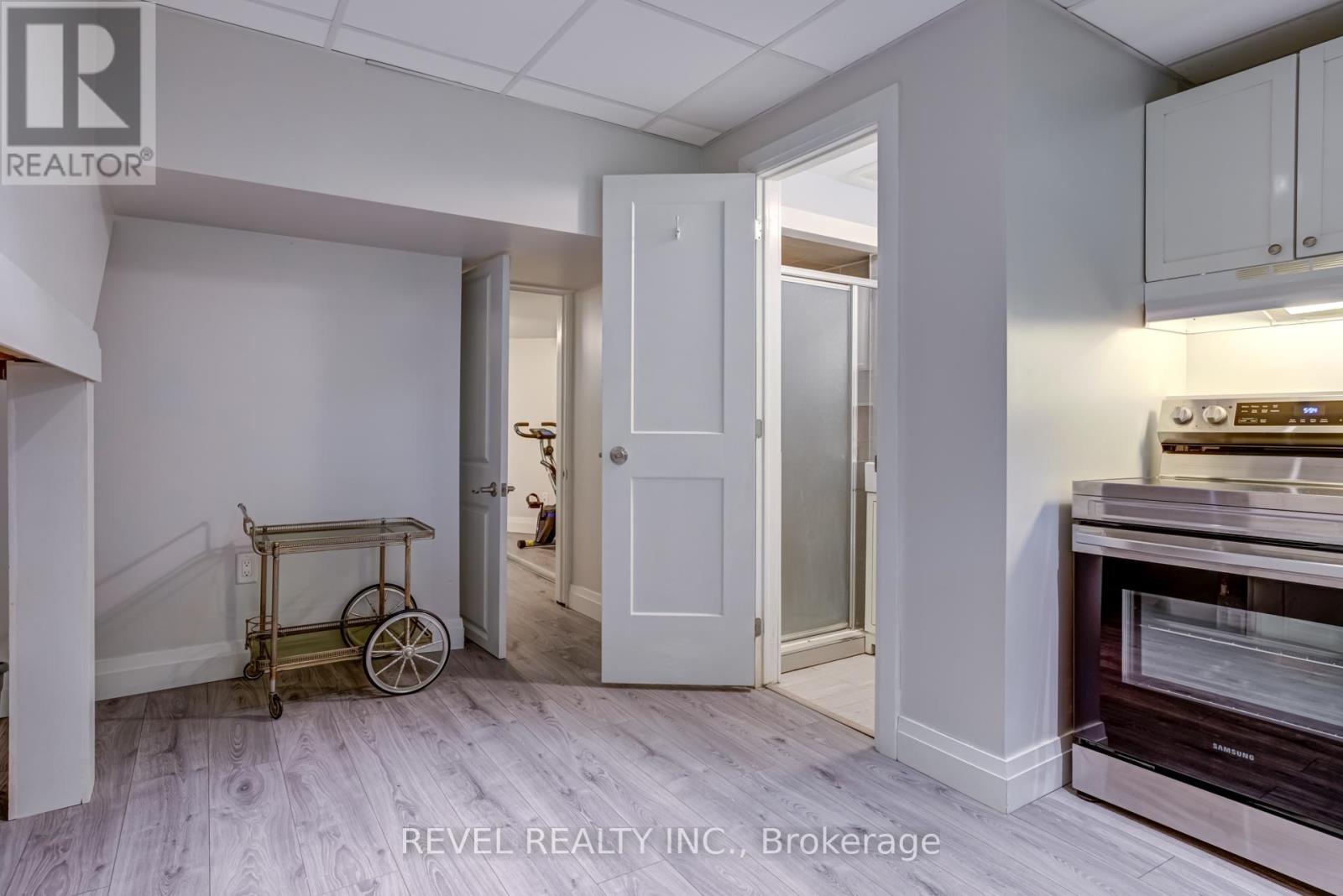 Photo 6 of 140 Sanford Avenue N, Hamilton ON