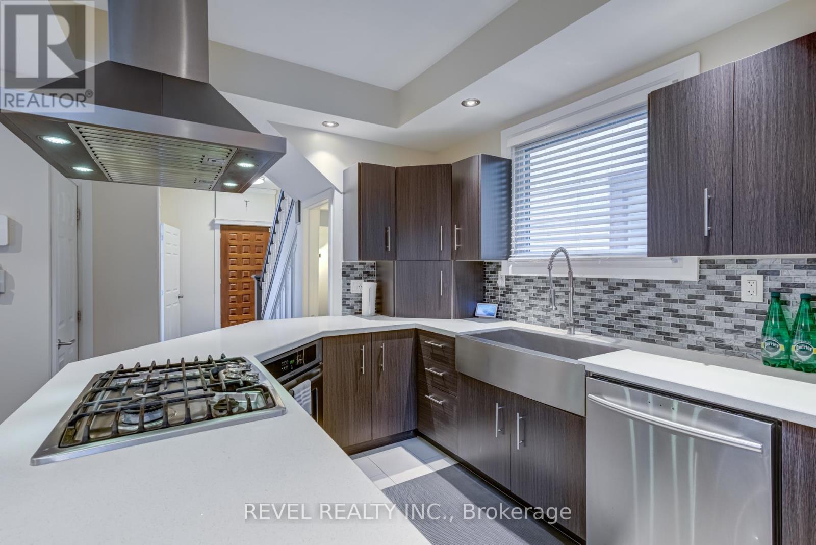 Photo 37 of 140 Sanford Avenue N, Hamilton ON