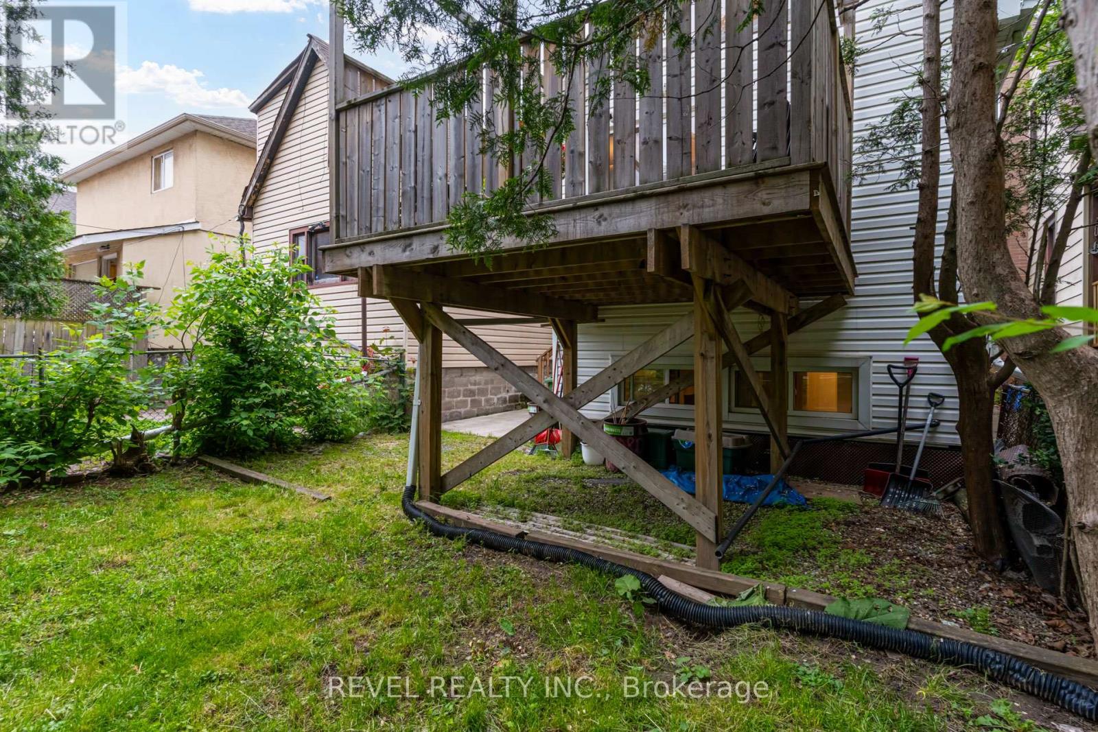 Photo 36 of 140 Sanford Avenue N, Hamilton ON