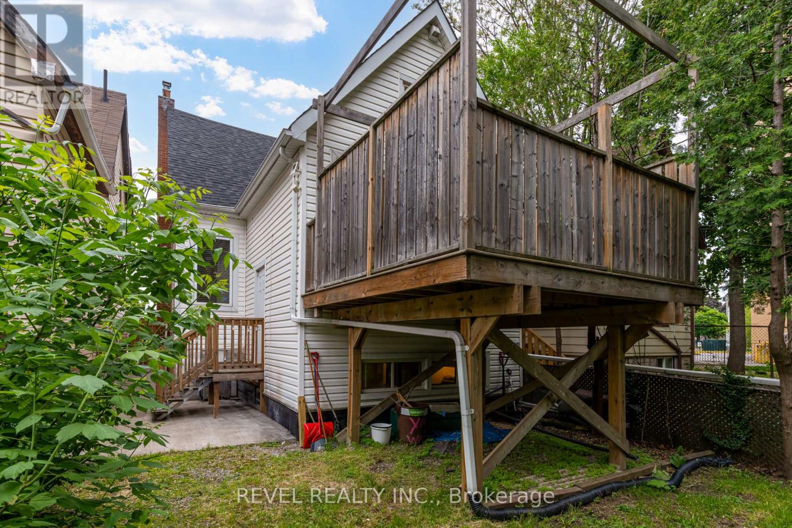 Photo 19 of 140 Sanford Avenue N, Hamilton ON