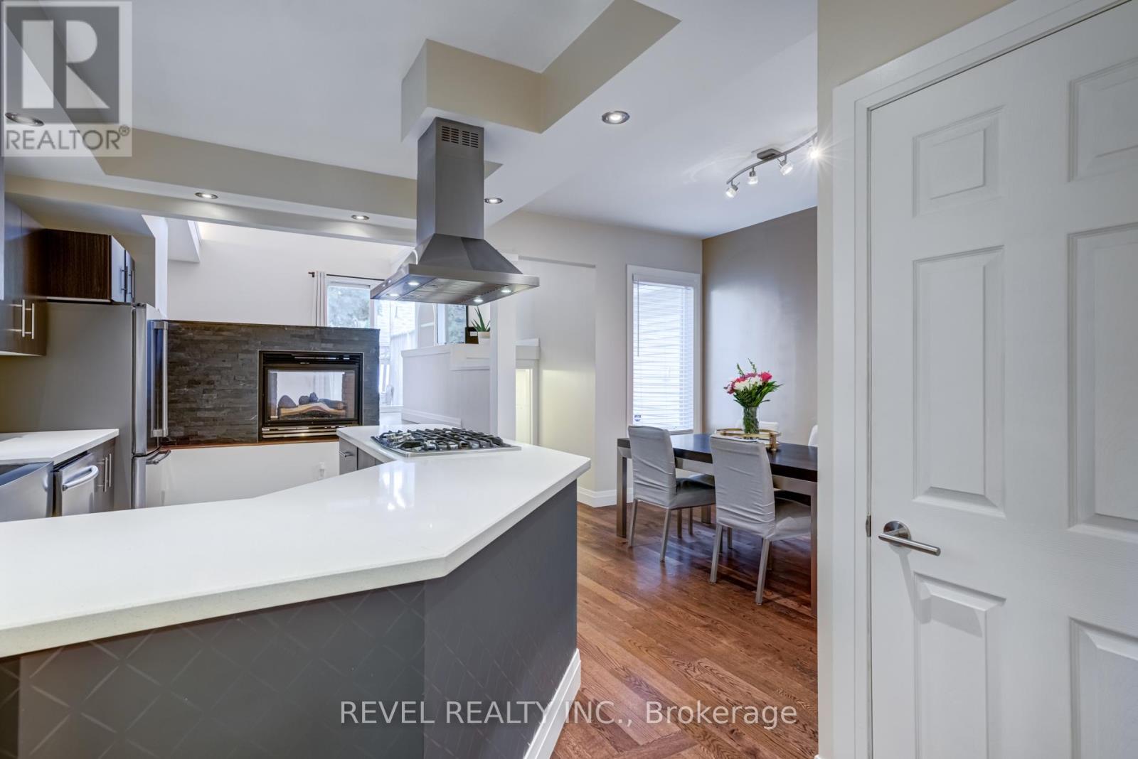 Photo 43 of 140 Sanford Avenue N, Hamilton ON
