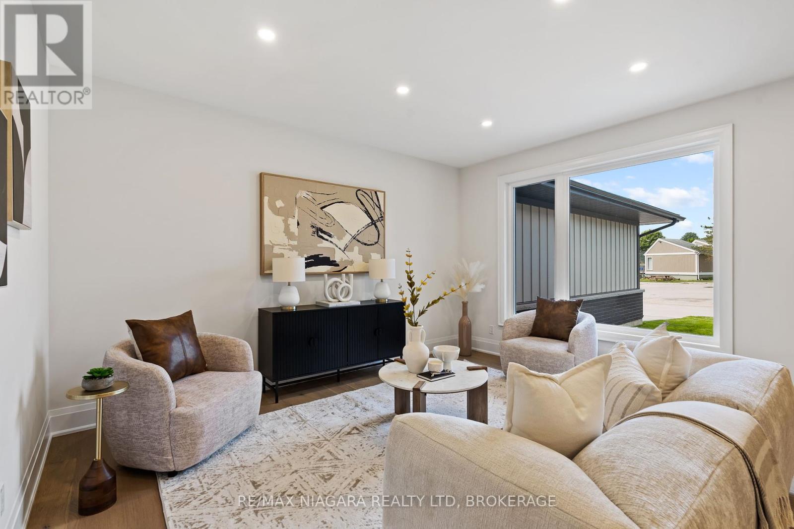 Photo 11 of 16 Accursi Crescent, Pelham ON