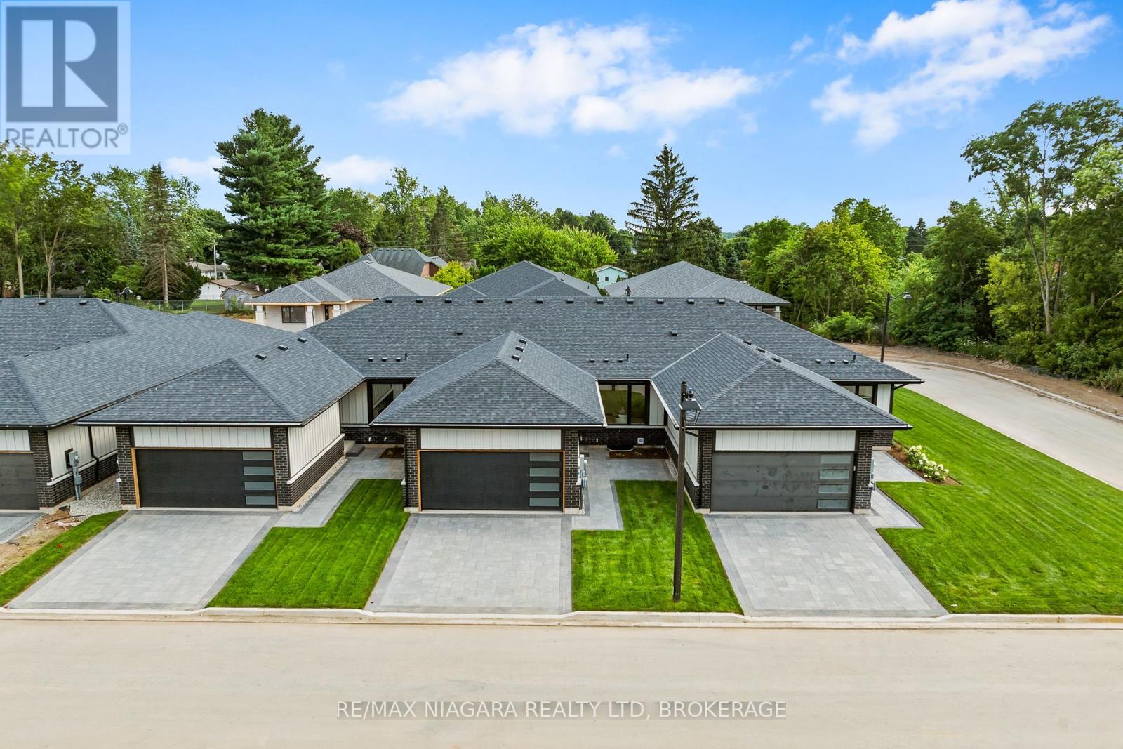 Photo 23 of 16 Accursi Crescent, Pelham ON