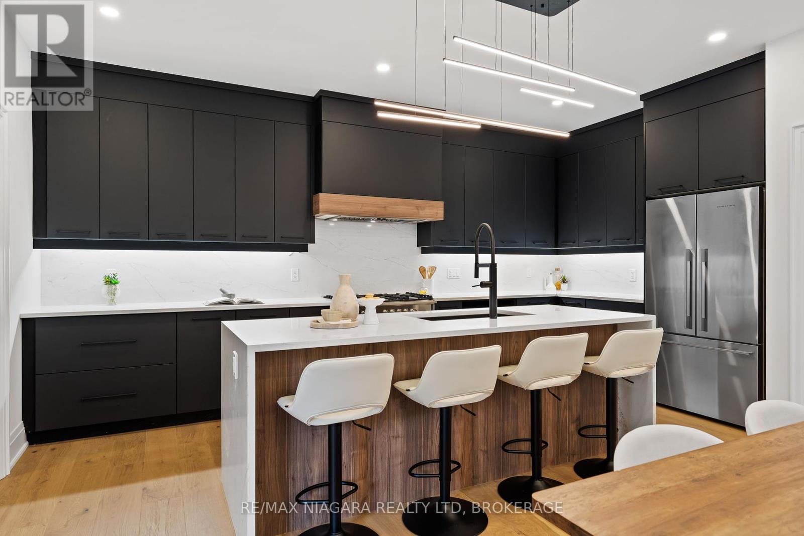 Photo 6 of 16 Accursi Crescent, Pelham ON