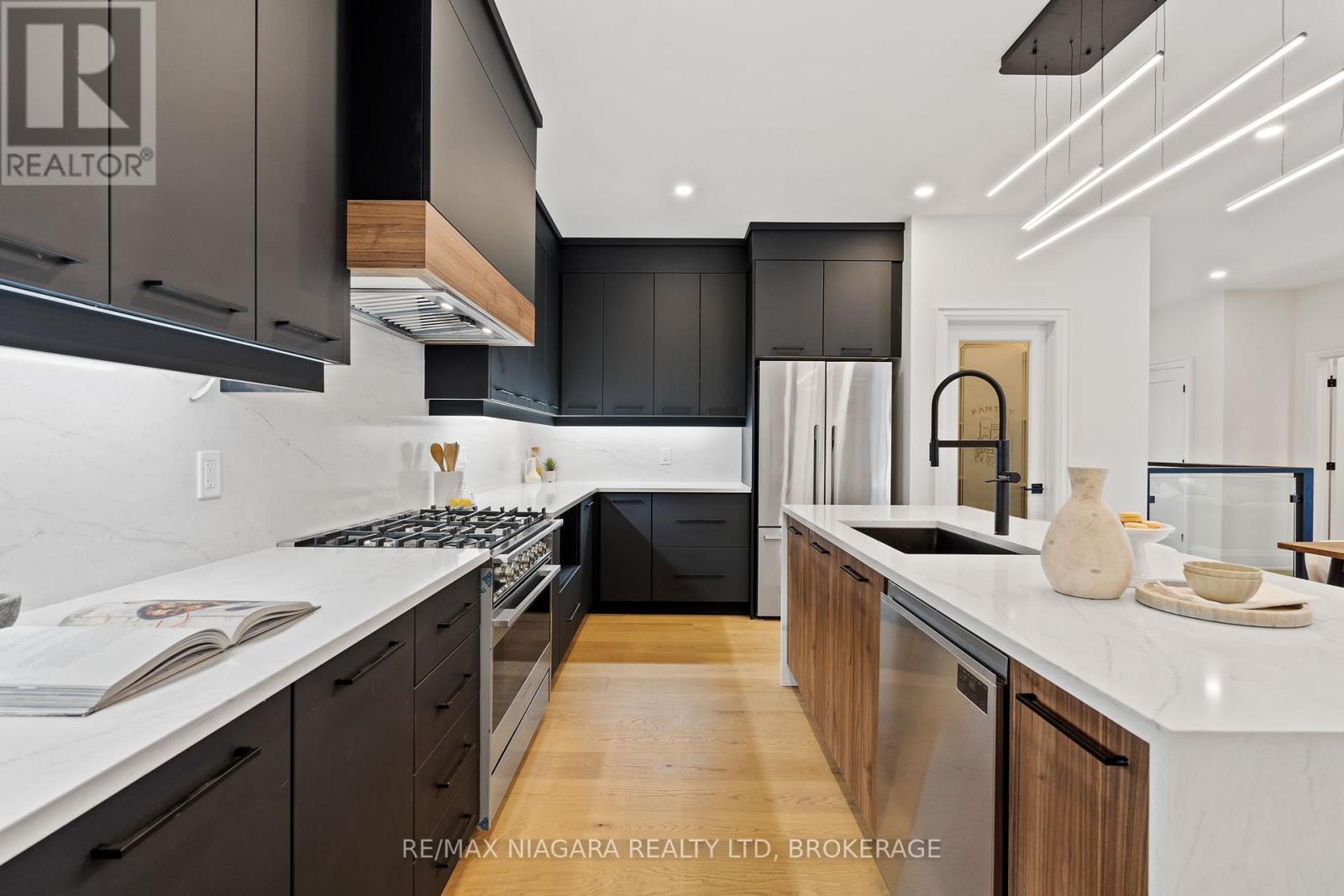 Photo 7 of 16 Accursi Crescent, Pelham ON