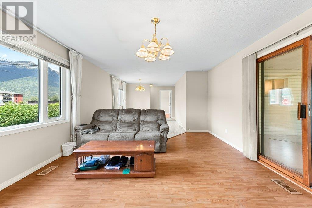 1292 2ND Avenue, Fernie