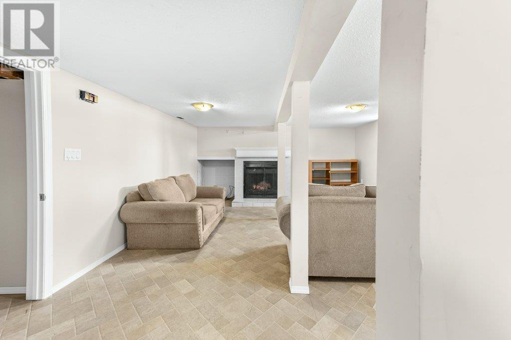 1292 2ND Avenue, Fernie